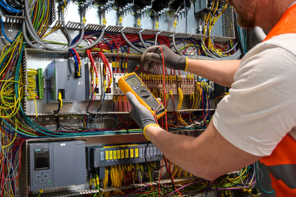 Best Emergency Electrician Near Me  in Meadow Oaks, FL